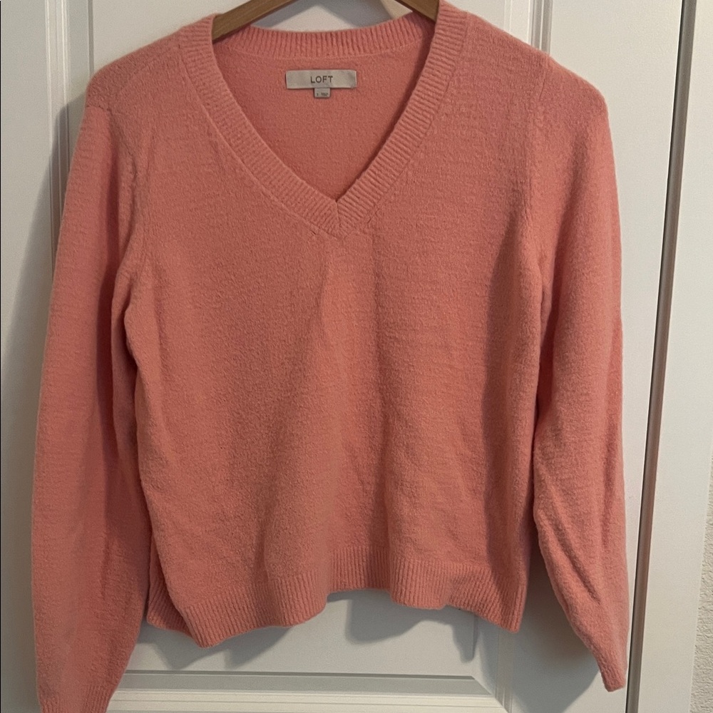🌸🌸🌸LOFT V-Neck Sweater in Soft Pink